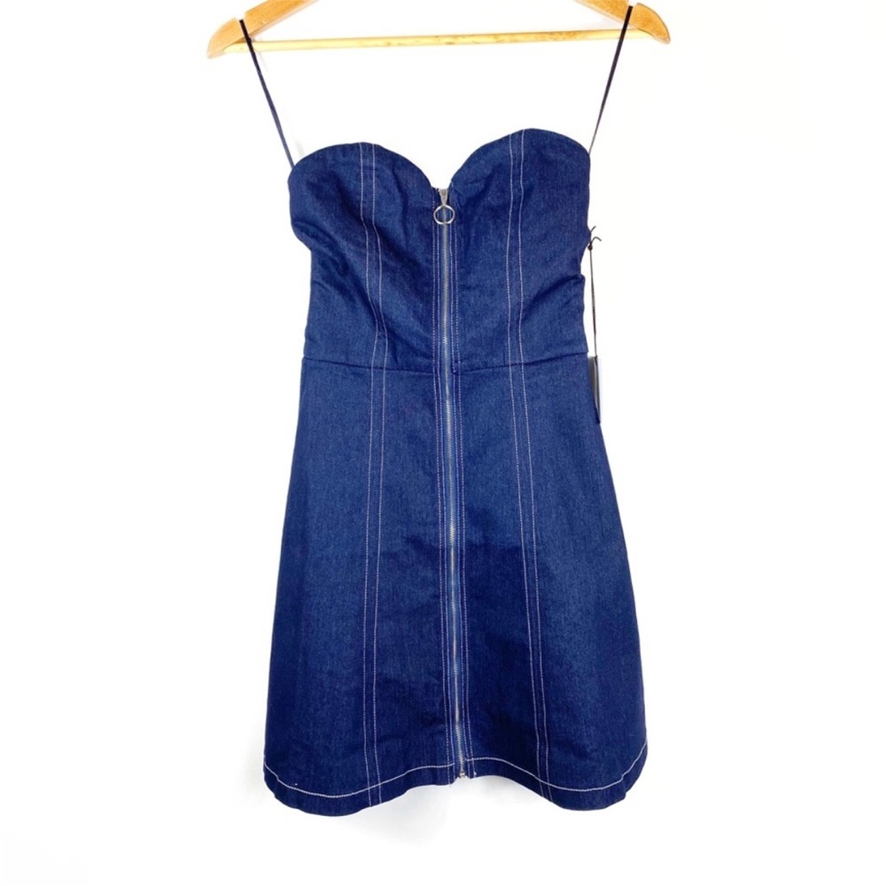 💙BY THE WAY Heidie zip up Denim mini strapless dress - Picture 2 of 7